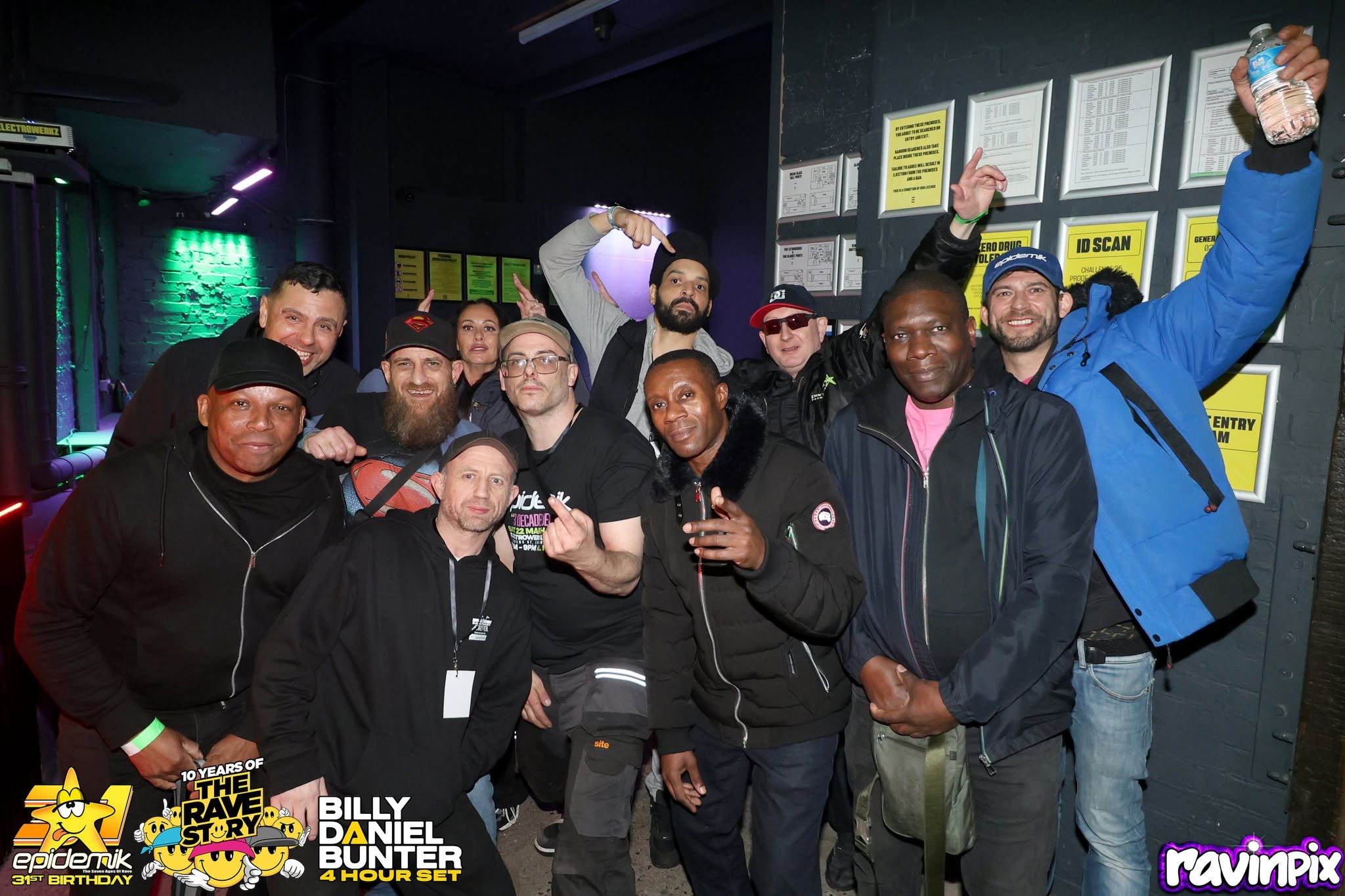 Crowd at an Epidemik event